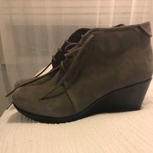 Dansko Renee suede lace up wedge booties. Size 39.